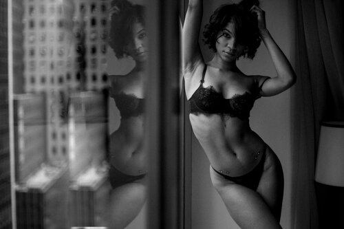 boudoir photo shoot-1.jpg
